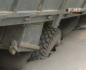 Донецкие водители сломали уникальные автомобильные весы 