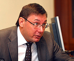 По мнению Луценко, Лозинский может находиться в Украине  
