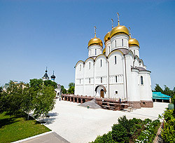В Донбассе возвели точную копию кремлевского Успенского собора  