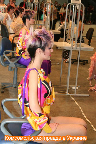 Стартовал ХІ чемпионат по парикмахерскому искусству, ногтевой эстетике и визажу «Світ краси-2007»