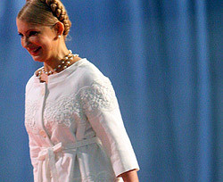 Тимошенко назвала себя саламандрой и пообещала однопартийцам большую стирку 