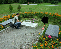 Памятник жертвам ОУН сравняли с землей 