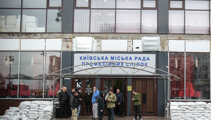 В Киеве коммунальщики не смогли заблокировать кафе 