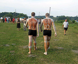 На АртПоле2009 мужчины ходили в юбках 