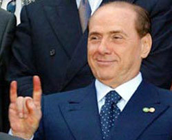 72-летний Берлускони признал, что не может устоять перед девушками 