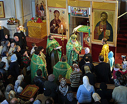 Праздничная литургия в Киево-Печерской лавре завершилась без драк 