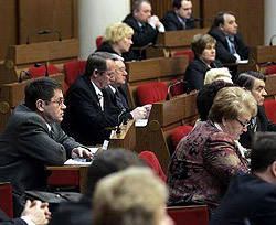 Белорусские депутаты в парламенте изучают порносайты 