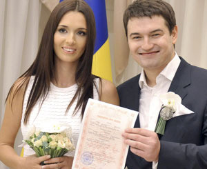 На свадьбе Андрея Ющенко первой на рушник стала невеста 