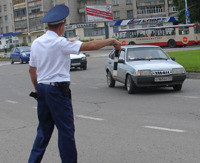 В Луганске пьяный автомобилист разбил голову гаишнику 