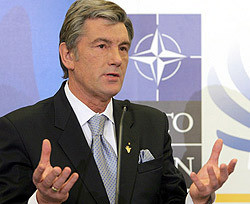 Ющенко утвердил годовую программу по подготовке к вступлению в НАТО 