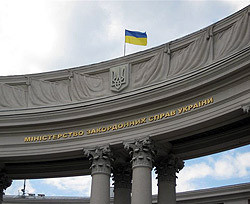 Украину обвинили в провокациях с подстреленной девушкой 