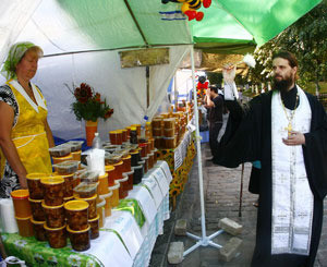 В Киево-Печерской лавре продают экзотический мед 