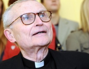 Католический кардинал считает, что геи поступают как коммунисты 