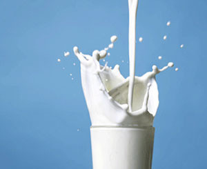 Украинцы стали меньше покупать масла и молока 