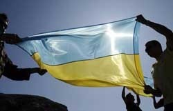 СБУ установила на горе 18 флагов Украины 