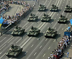 На Крещатике идет торжественный парад в честь Независимости Украины 