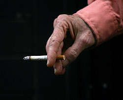 Табачная компания выплатила скончавшемуся курильщику 13 миллионов 