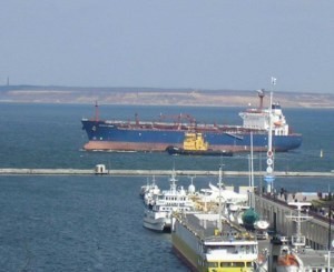 Пятеро одесских моряков с арестованного судна в Греции отпустили домой  