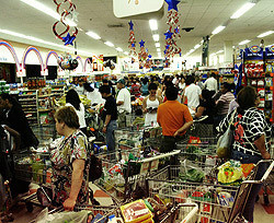 Москвичи передавили друг друга на распродаже в супермаркете 