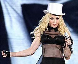 Мадонна дважды потеряла сознание на концерте 