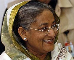 Премьер Бангладеш приказала всем министрам снять костюмы 