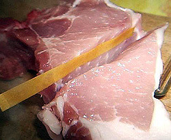 Тонны мяса двухлетней давности чуть не попали на украинские прилавки 