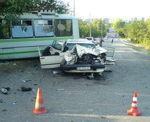 «Вольво» протаранила автобус с пассажирами: погибли люди  