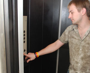 В сотнях многоэтажек могут отключить лифты 