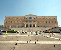 Президент Греции распустил парламент 