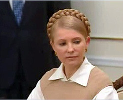 Тимошенко не нравится, когда итальянскую обувь выдают за тапочки 