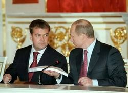 Путин не будет конкурировать с Медведевым на президентских выборах 