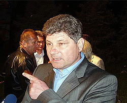 Мэру Луганска подарили человеческие кости 