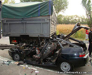 При  столкновении МАЗа и ВАЗа водитель легковушке умер на месте 
