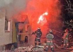 Харьковчанин сжег дом, потому что жена не вернулась домой вовремя 