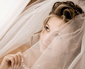 В Хмельницком невеста пошла под венец в рекордно длинной фате  