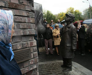 На Куреневке открыли памятник киевлянам, расстрелянным фашистами  