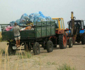 4 прицепа мусора убрали за отдыхающими с Белосарайской косы  
