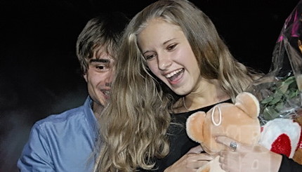 Победитель «Евровидения-2009» целовался на сцене с харьковской школьницей