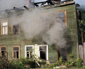 На Луганщине многодетная семья осталась без жилья из-за пожара 