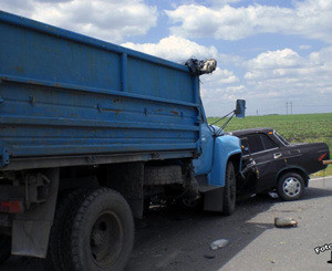 В Черкасской области Жигули протаранили самосвал: погибли 4 человека 