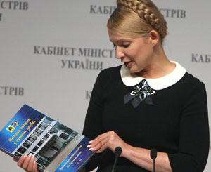 С нового года Тимошенко поднимет зарплату учителям 