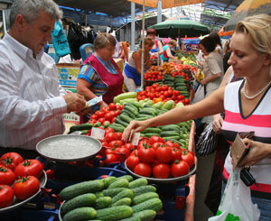 На рынках подорожали фрукты, овощи и молоко 
