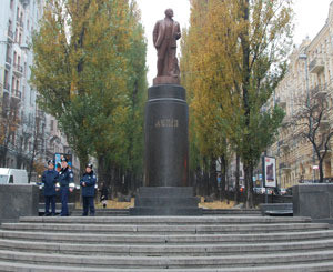 Националистов, изуродовавших памятник Ленину на Бессарабке, осудят через неделю 