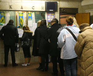 В метро выстроятся очереди, а наземный транспорт остановят в 22.00? 