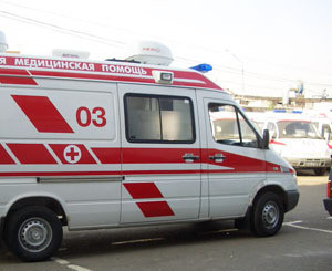 Отравившийся вафлями украинец в бешенстве напал на машину «скорой помощи» 