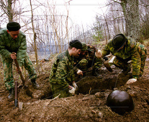 Под Луганском погребли безвестных воинов 