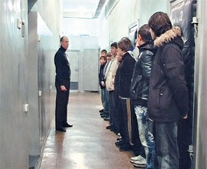 Львовских школьников водят на экскурсии в СИЗО - чтобы боялись тюрьмы 