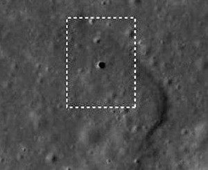 На поверхности луны спутник сфотографировал вход в тоннель 