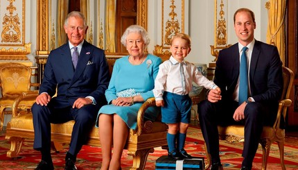 Четыре поколения королевской семьи на официальном штампе национальной почты Великобритании