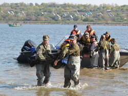 Со «льдины» в Каховском водохранилище сняли 30 рыбаков 